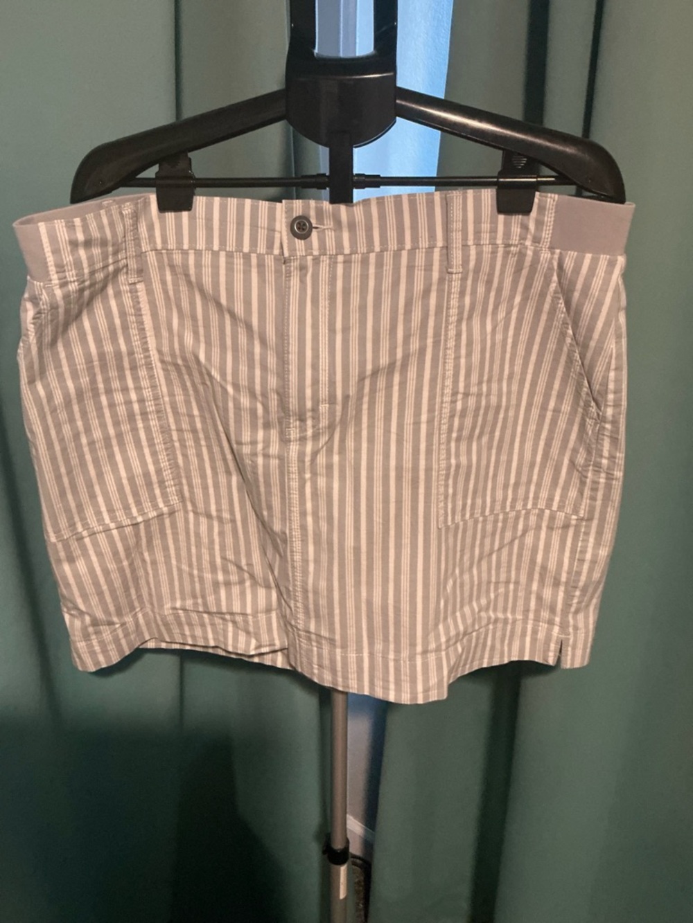 NWOT Ladies Sz 20 Gray/white Striped Skort by Lee
